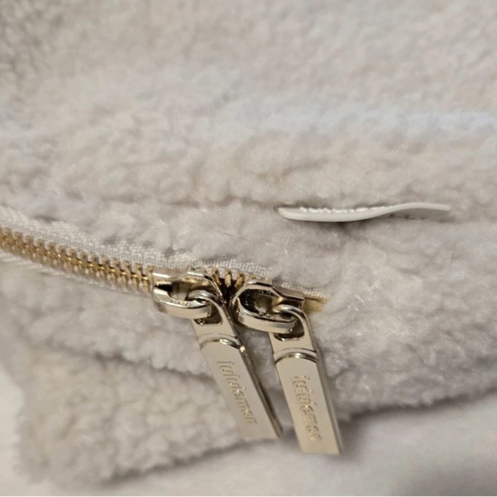 Lululemon 2L belt bag in white opal gold hardware - Picture 3 of 6